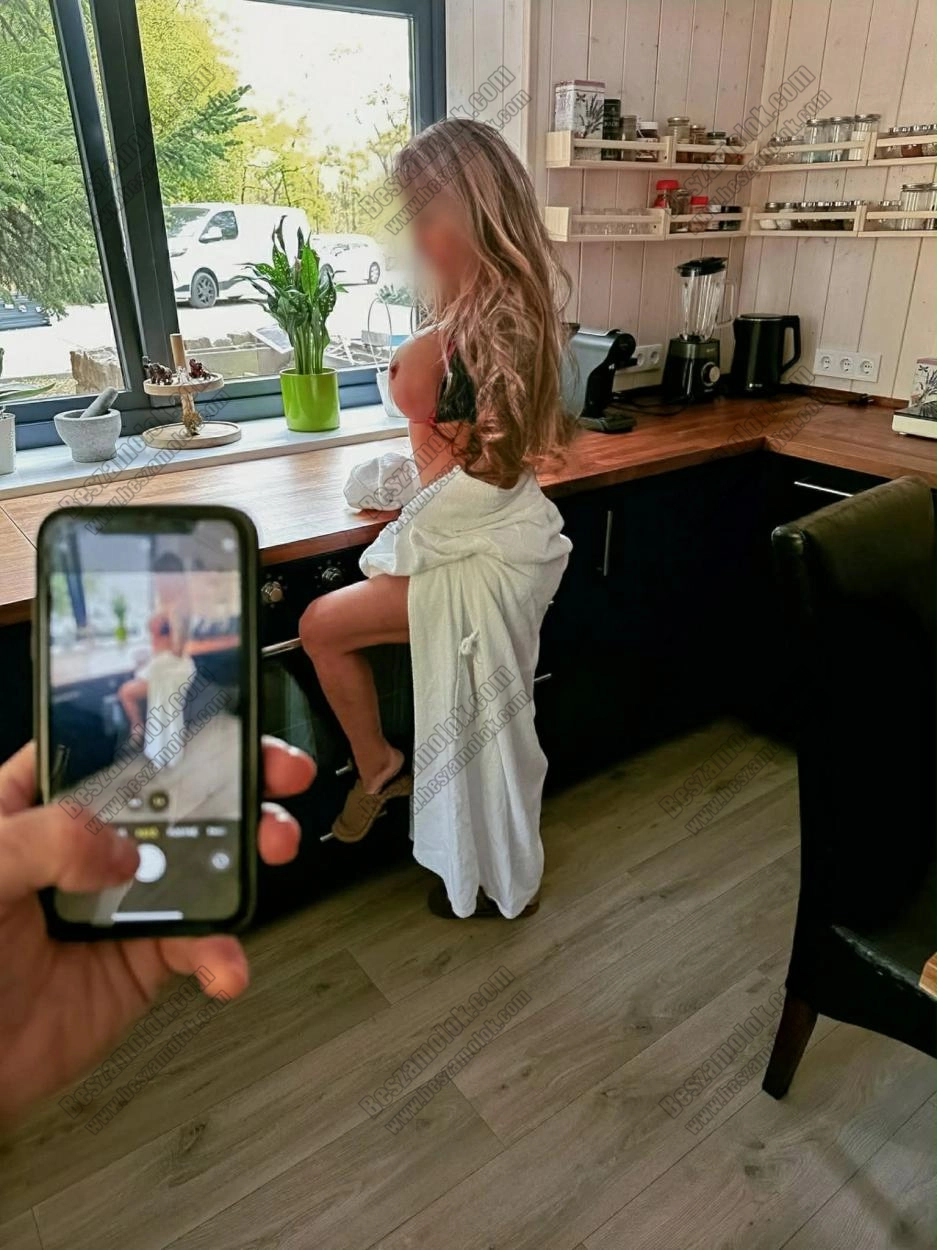 Jázmin - +36 70 244 2885 - tetkos csajok foto